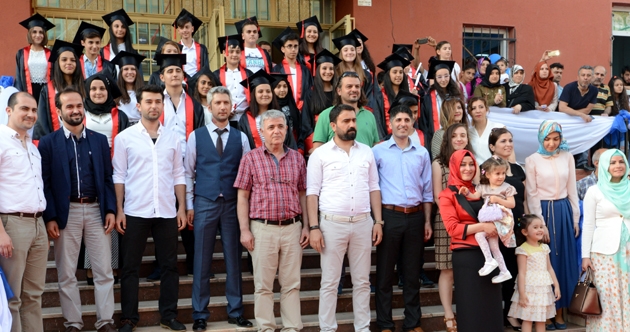 Şehit Erhan Bulut Ortaokulu’nda muhteşem mezuniyet töreni…