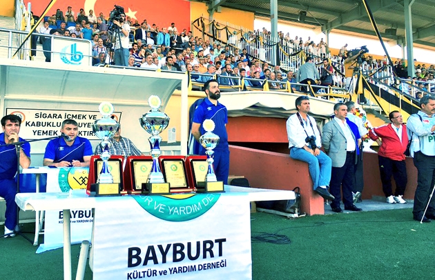 Bayburtluların nefes kesen turnuvasında kupalar sahiplerini buldu