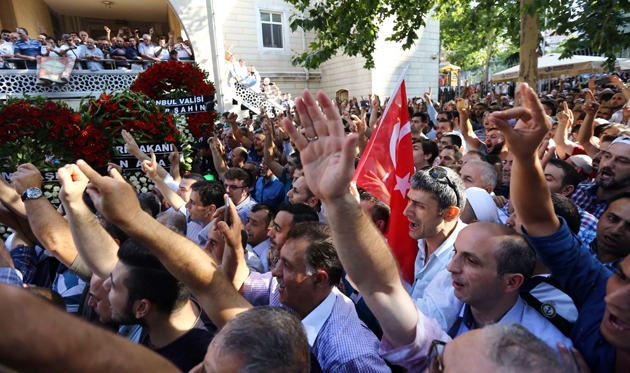 Demokrasi şehidi Bağcılar'da son yolculuğuna uğurlandı