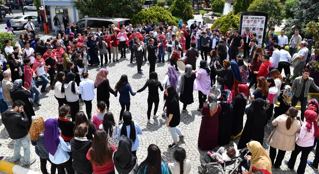 Engelli gençler, davul zurna ile askere uğurlandı