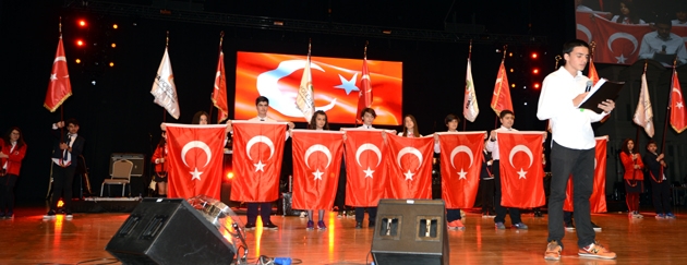 ERA Kolejleri, muhteşem yılsonu etkiliğiyle yüzlerce mezun verdi
