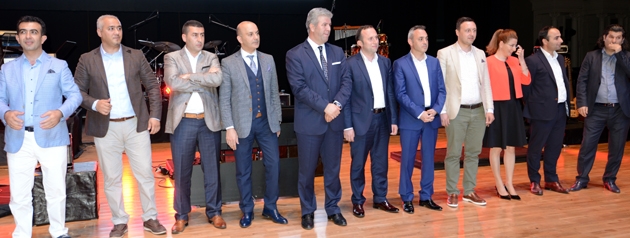 ERA Kolejleri, muhteşem yılsonu etkiliğiyle yüzlerce mezun verdi