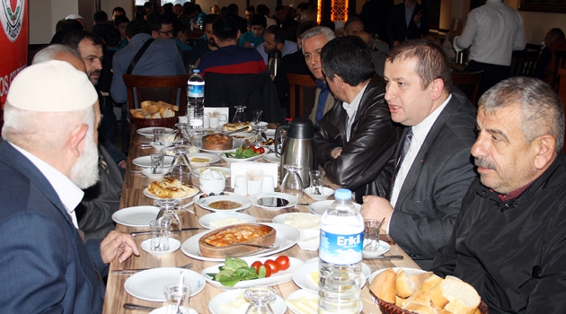 Yeşilyalı mezun ve mensupları kahvaltıda buluştu