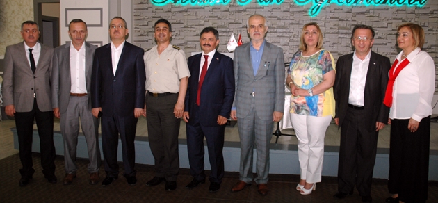 İlçe protokolü ve Kızılay gönüllüleri iftarda buluştu