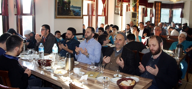 Yeşilyalı mezun ve mensupları kahvaltıda buluştu