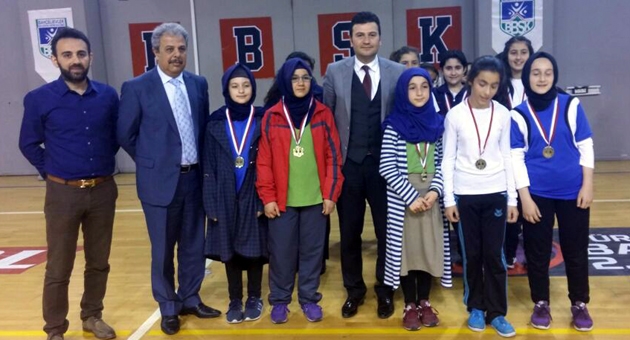 Bahçelievler’de masa tenisi okul müsabakaları sona erdi