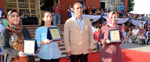 Şehit Erhan Bulut Ortaokulu’nda muhteşem mezuniyet töreni…