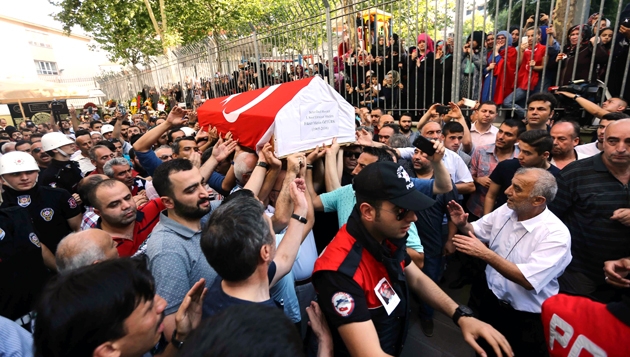 Demokrasi şehidi Bağcılar'da son yolculuğuna uğurlandı