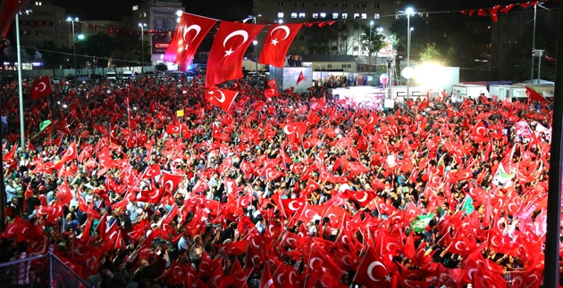 Bağcılarlılar ‘Demokrasi Nöbeti' sürdürüyor