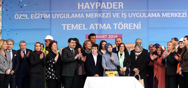 Sare Davutoğlu Bağcılar’da temel atma törenine katıldı