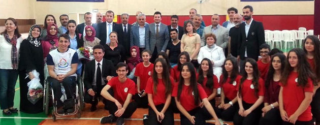Bahçelievler protokolü tekerlekli sandalyeye oturdu
