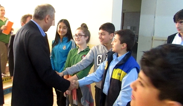 Şehit Erhan Bulut Ortaokulu’nu ziyaret etti
