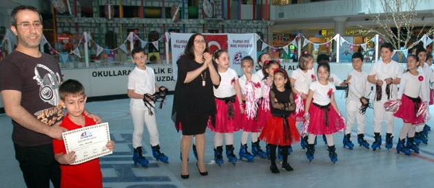 Hem tuvalde hem de buzda hünerlerini konuşturdular 