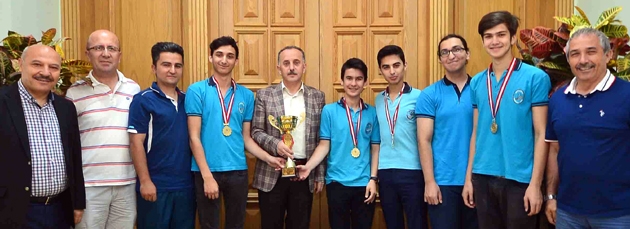 Barbaros Lisesi Türkiye Dart Şampiyonu oldu