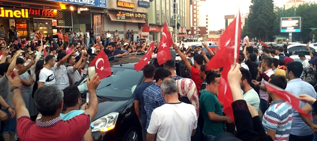 Darbe nöbeti ve protestolar sürüyor