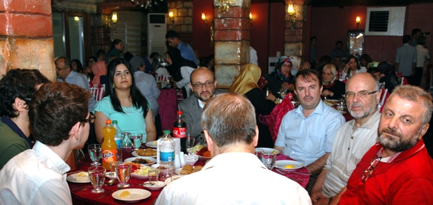 Hakan Bahadır dostlarıyla iftar yaptı