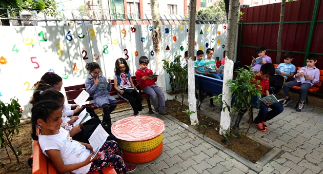 Bağcılar’da okul bahçeleri renkleniyor: Örnek uygulama...
