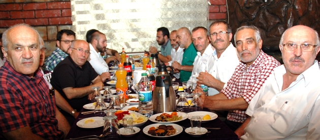 Hakan Bahadır dostlarıyla iftar yaptı