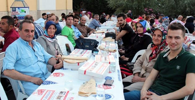 KARDER’den Bin 500 kişilik dev iftar sofrası…