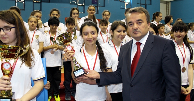 Bakırköy’de okullar arası kupa coşkusu yaşandı
