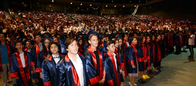 ERA Kolejleri, muhteşem yılsonu etkiliğiyle yüzlerce mezun verdi