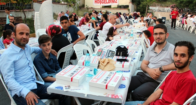 KARDER’den Bin 500 kişilik dev iftar sofrası…