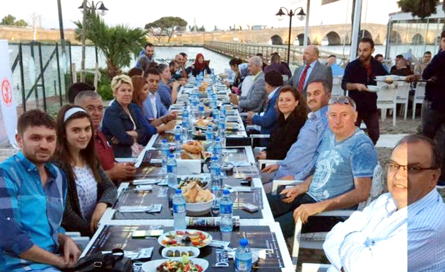 İYGAD’dan göl kenarında muhteşem iftar organizasyonu…