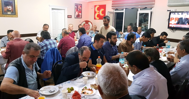 İş adamı Cuma Çifcibaşı, iftarda arkadaşlarıyla buluştu