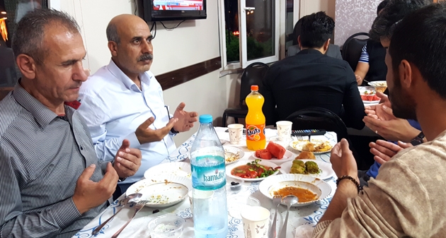 İş adamı Cuma Çifcibaşı, iftarda arkadaşlarıyla buluştu