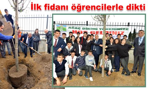 İlk fidanı öğrencilerle dikti