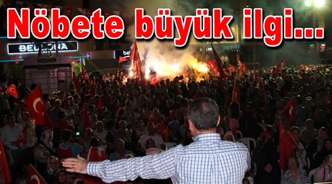 Bahçelievler'de demokrasi nöbetine büyük ilgi