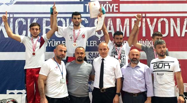 Bahçelievlerli kick boksçuların büyük başarısı 