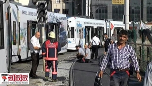 Merter'de tramvay raydan çıktı: 3 yaralı