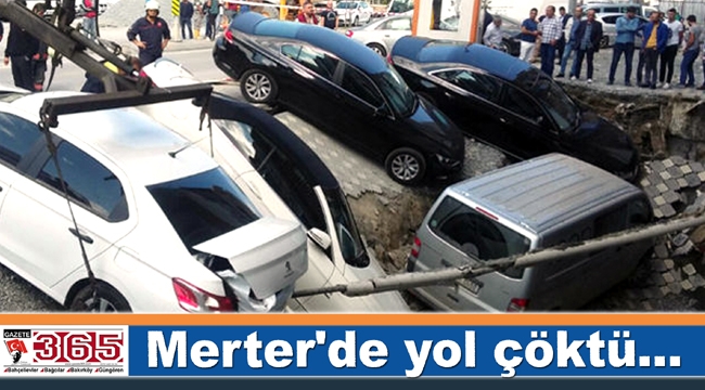 Merter'de yol çöktü...