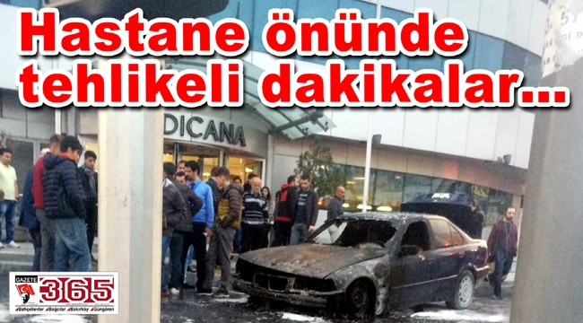 Hastane önünde bir anda alev alan araç büyük panik yaşattı...