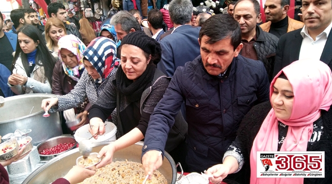 MHP Bağcılar İlçe Teşkilatı, vatandaşlara aşure dağıttı