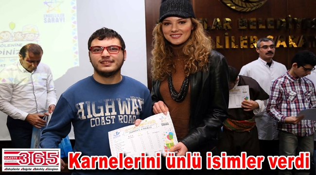 Bağcılarlı engelli öğrencilerin karne sevinci