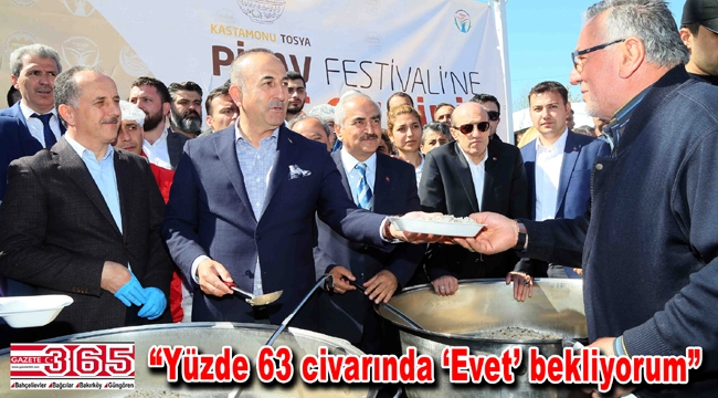 Bakan Çavuşoğlu, Bağcılar'daki festivalde pilav dağıttı