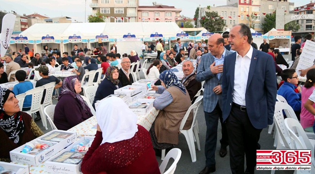 Bağcılar'da 5 Bin kişi aynı iftar sofrasında buluştu, dualarla ilk orucunu açtı