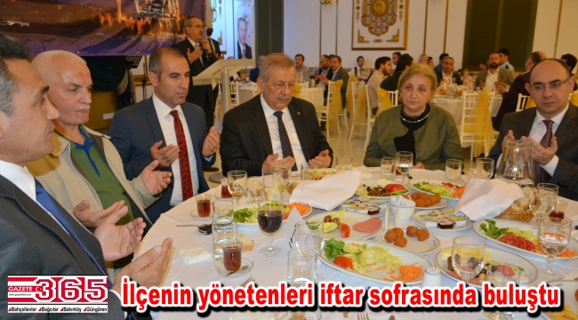 AK Parti Bahçelievler, ilçe protokolünü iftarda ağırladı