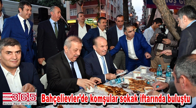 Çobançeşme Mahallesi sakinleri iftarda Başkan Topbaş'ı ağırladı