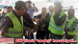 CHP Bahçelievler Kadın Kolu üyeleri halka aşure dağıttı