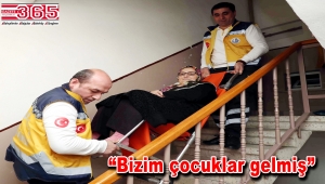 Ambulans ekibi hastalarla aile gibi oldu