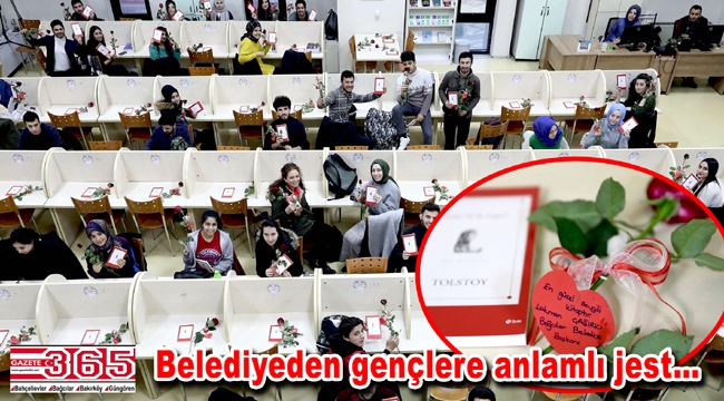 Sevgililer Günü nedeniyle kütüphaneyi gül bahçesine çevirdiler