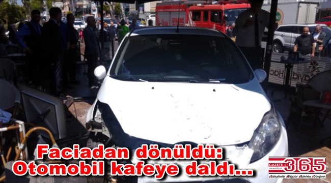 Bakırköy'de otomobil kafeye daldı: 2'si hafif 3 yaralı