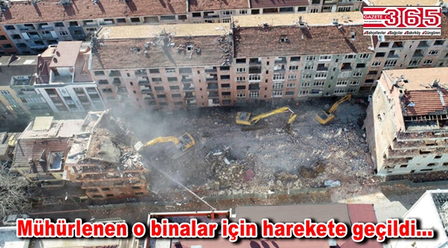 Bağcılar'daki riskli binalar yıkılıyor