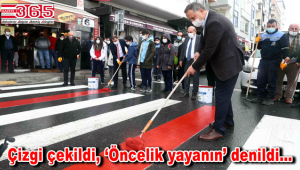 Bağcılar’da kaymakam ve başkan yaya geçitlerini kırmızıya boyadı