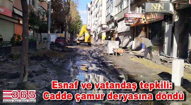 Bakırköy'de bakım çalışması yapılan cadde çamurla kaplandı