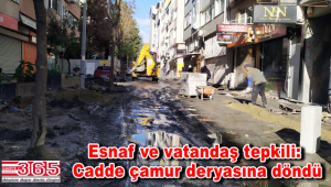 Bakırköy'de bakım çalışması yapılan cadde çamurla kaplandı