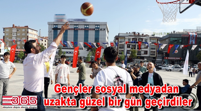 Bağcılar'da gençler sosyal medyayı bırakıp sosyal meydana indi